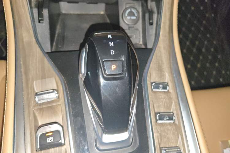 Used Landian E5 2023 1.5L DE-i 100KM Enjoyment Version 5 Seats Gear Lever