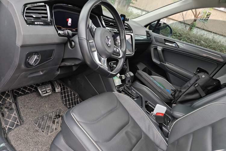 Used Volkswagen Tiguan L 2019 Restyled 330TSI Automatic Two-Wheel Drive R-Line Flagship Version China VI Standard
