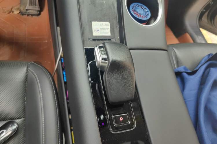 Used Hima AITO M5 2022 Range-Extended Rear-Drive Standard Version Gear Lever