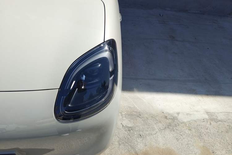 Used Wuling Hongguang MINIEV 2025 Four-Door Version Advanced Edition Left Front Headlight