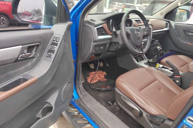 Used JAC T8 2019 2.0T Explorer Edition Two-Wheel Drive Prestige Trim with Standard Double Cabin HFC4DB2-1D
