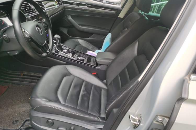 Used Volkswagen Phideon 2018 Revised Version 380TSI Two-Wheel Drive Business Edition Left Front Seat