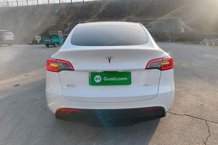 Used Tesla Model Y 2023 Long-Range All-Wheel-Drive Version