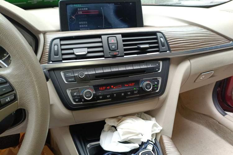 Used BMW 3 Series 2013 Facelift 320Li Fashion Design Package
