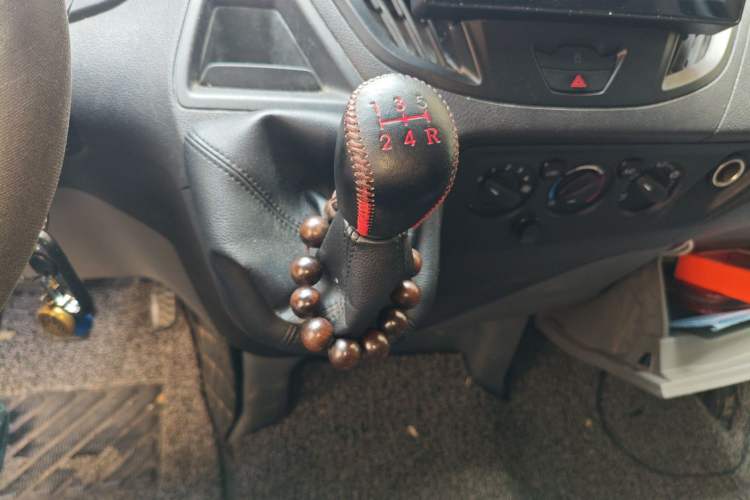 Used Ford Transit 2017 2.0T Diesel Multi-Function Commercial Vehicle Mid-Drive Mid-Roof China V Standard Gear Lever