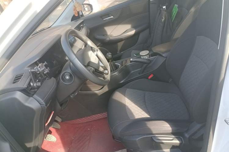 Used Roewe i5 2023 1.5L Manual Comfort Edition
