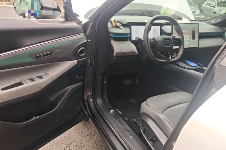 Used Lynk & Co 08 EM-P 2025 120km Long-Range Pro