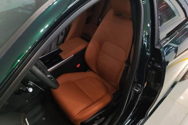 Used Jaguar XEL 2025 2.0T 250 PS R-DYNAMIC 90th Anniversary Edition Left Front Seat