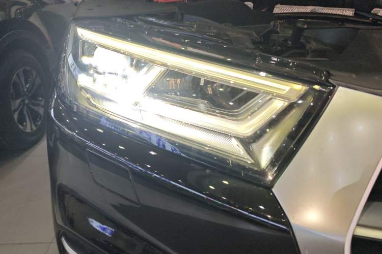 Used Audi Q5L 2018 40 TFSI Prestige Fashion Edition China VI Right Front Headlight