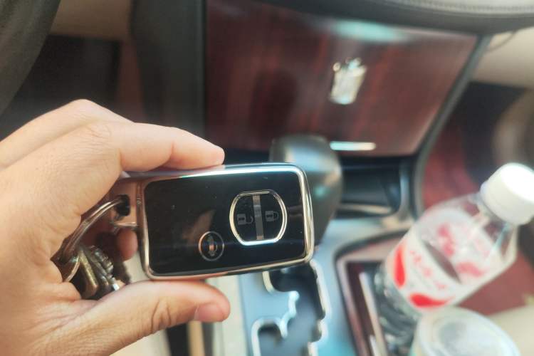 Used Toyota Crown 2010 2.5L Royal Vehicle Key