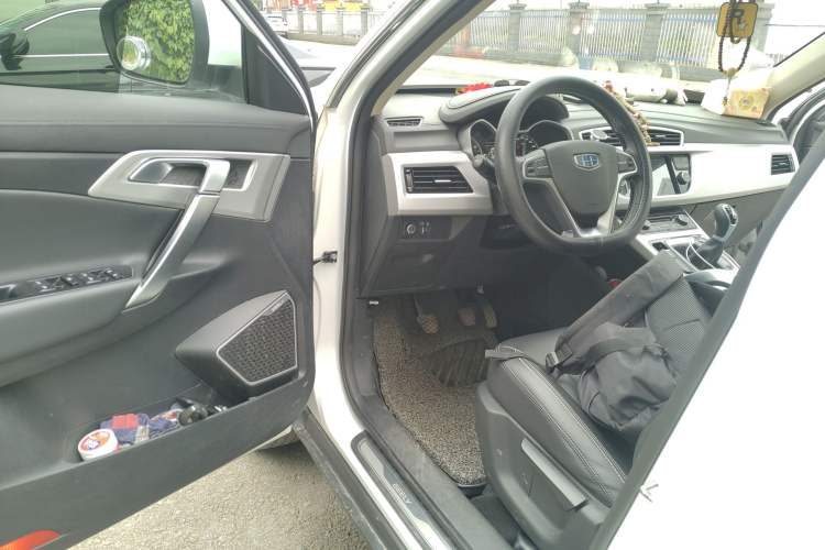 Used Geely Auto Emgrand X7 Sport 2016 2.0L Manual ZhiShang Version
