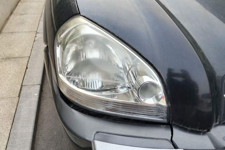 Used Hyundai Tucson 2009 2.0L Automatic Two-Wheel Drive with Sunroof Right Front Headlight