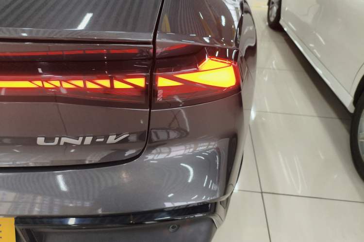 Used CHANGAN UNI-V 2023 1.5T Sport Edition Right Rear Taillight