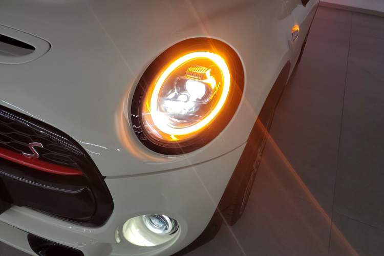 Used MINI 2019 2.0T COOPER S Artist