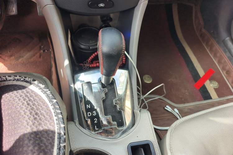 Used Hyundai Verna (older generation) 2014 1.4L Automatic Smart GLS Gear Lever