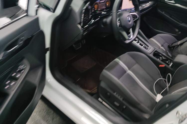 Used Volkswagen Golf 2023 Facelift 280TSI DSG R-Line Lite