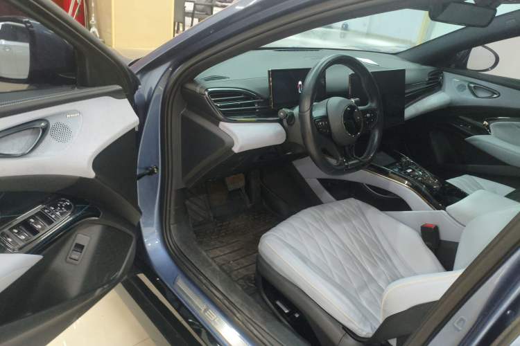 Used BYD Seal 2022 550 km Standard Range Rear-Wheel Drive Prestige Version
