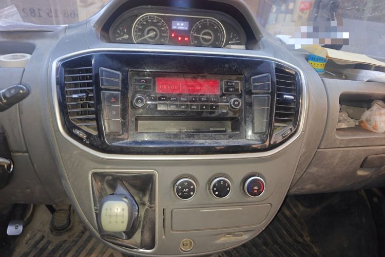 Used SAIC MAXUS Xintu V80 2018 2.5T 6-Speed Manual Aoyuntong Short Wheelbase Mid-Height 5-6 Seater
