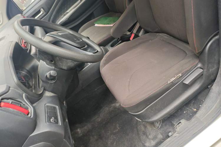 Used Dongfeng Fengon 380 2022 1.5L Comfort-Class Passenger Vehicle (Steel Spring) with 7 Seats Left Front Seat