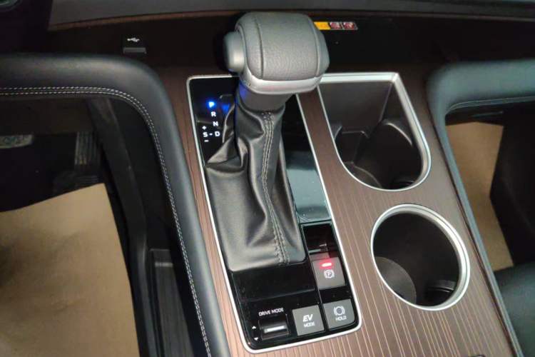 Used Toyota Granvia 2024 2.5L Hybrid Prestige PLUS Edition