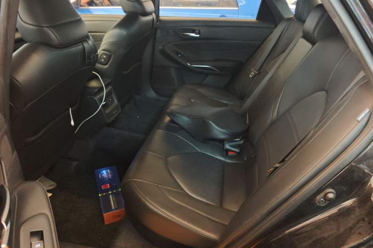 Used Toyota Avalon 2019 Dual-Engine 2.5L Luxury Edition China VI Standard
