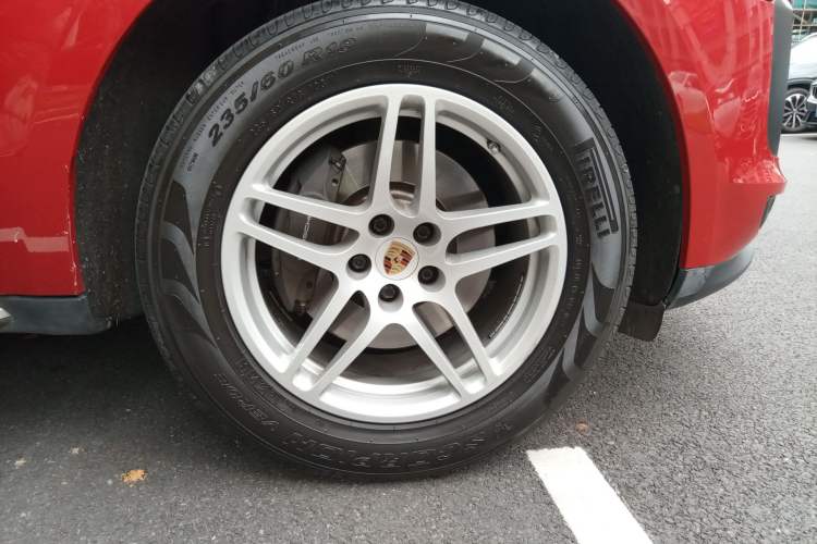 Used Porsche Macan 2018 Macan 2.0T Right Front Wheel Hub