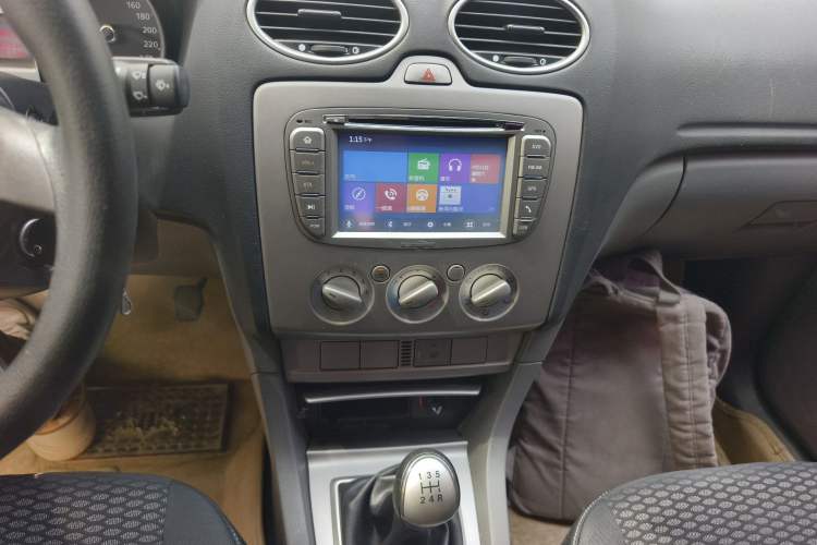 Used Ford Focus 2013 Hatchback Classic 1.8L Manual Base Model Audio And AC Panel