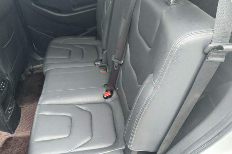 Used Dongfeng Fengon 580 2021 Revised ☆ Star Edition 1.8L Manual Elite Version Left Rear Seat