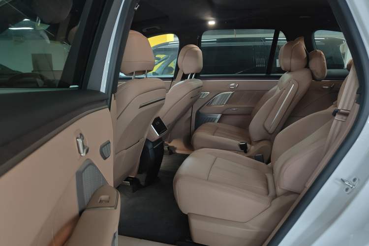 Used ONVO Luxeed L90 2025 Model—Pro Six-Seater Version