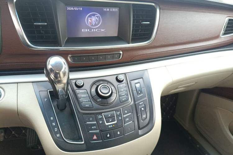 Used Buick GL8 2015 2.4L Luxury Business Premium Edition Audio And AC Panel