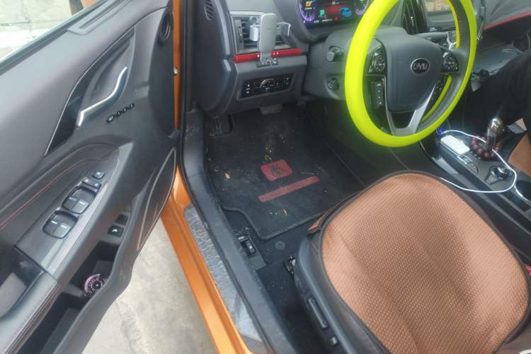 Used BYD Qin New Energy 2014 1.5T Cool Black Knight Flagship Model Driver Seat