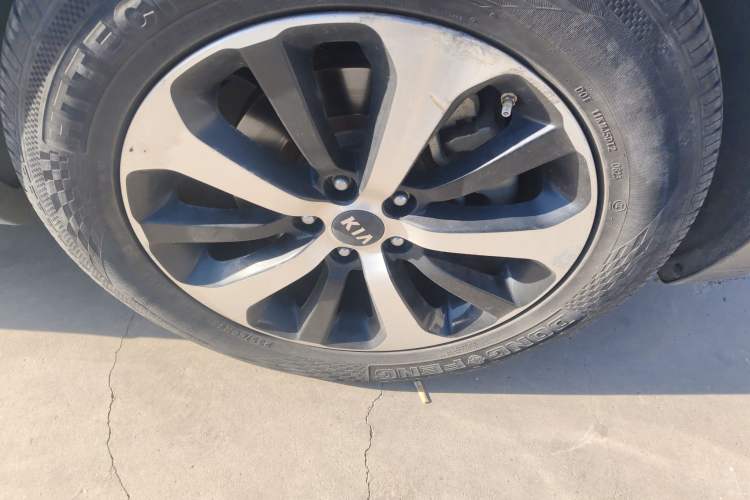 Used Kia Sorento 2015 Sorento L 2.4L Gasoline 4WD Elite Edition 7 Seats China V Emission Standard Right Front Wheel Hub