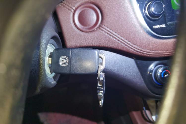 Used CHANGAN Lingxuan 2017 1.5T Manual Joyful & Happy Model