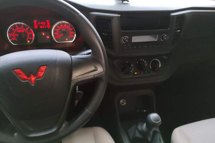 Used Wuling Hongguang V 2022 1.5L Jingqu Edition Electric-Assist LAR