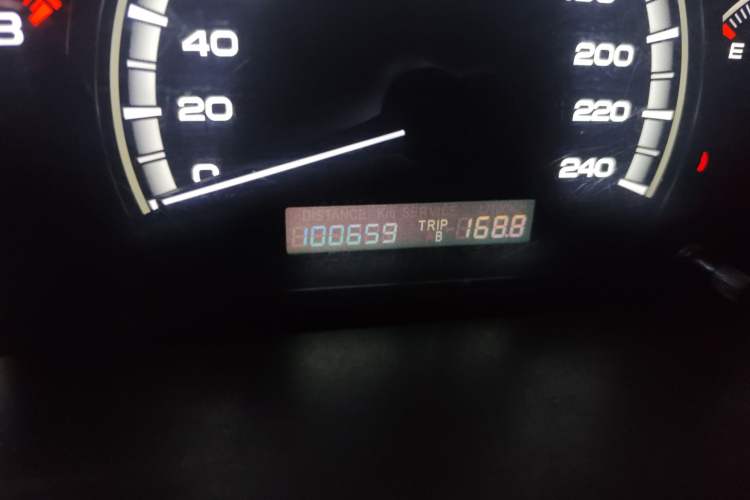 Used BYD F6 2011 Golden Edition 2.0L CVT Deluxe Model Odometer Close Up