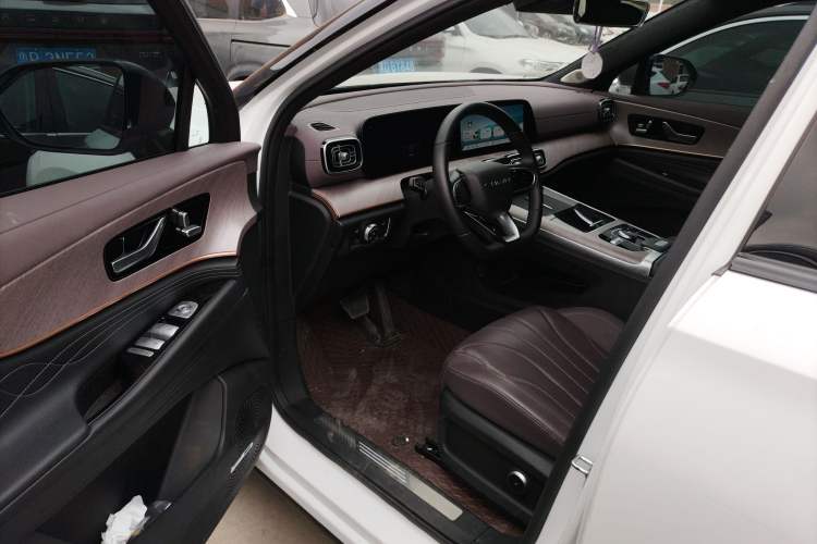 Used Chery Tiggo 9 2025 2.0T Automatic Two-Wheel Drive Luxury Edition 5 Seats Driver Seat