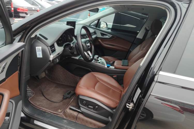 Used Audi Q7 2018 45 TFSI Technology Edition Left Front Seat