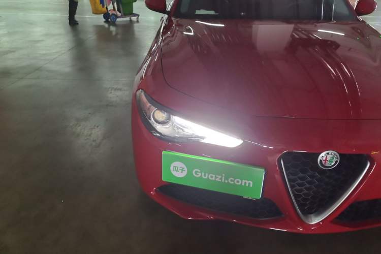 Used Alfa Romeo Giulia 2017 2.0T 200HP Luxury Edition
