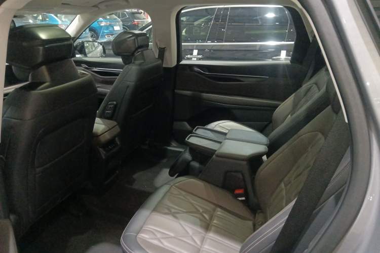 Used Ford Edge 2025 Ford Explorer L 2.0T EcoBoost E-Hybrid Four-Wheel-Drive 7-Seater Supreme Model
