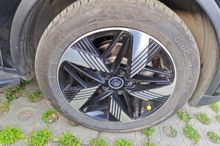 Used BYD Tang New Energy 2024 DM-i Glory Edition 112KM Prestige Model Right Front Wheel Hub