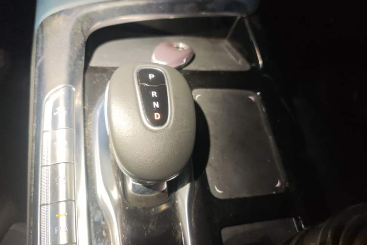 Used VOYAH FREE 2023 Four-Wheel Drive Extended-Range Model with Ultra-Long Range Gear Lever