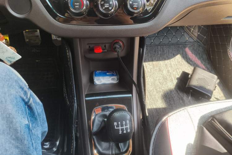 Used Baojun 310W 2017 1.5L Manual Fashion Model China V
