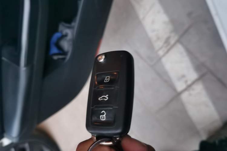 Used Volkswagen Sagitar 2015 230TSI Automatic Luxury Model Vehicle Key