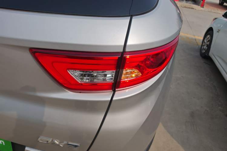 Used Soueast DX7 2015 1.5T Automatic Prestige Model
