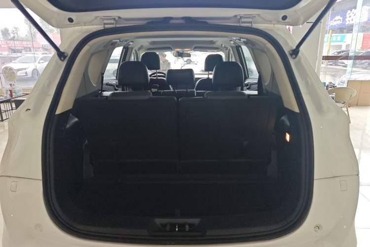 Used Dongfeng Fengon 580 2017 1.5T CVT Luxury Model Trunk