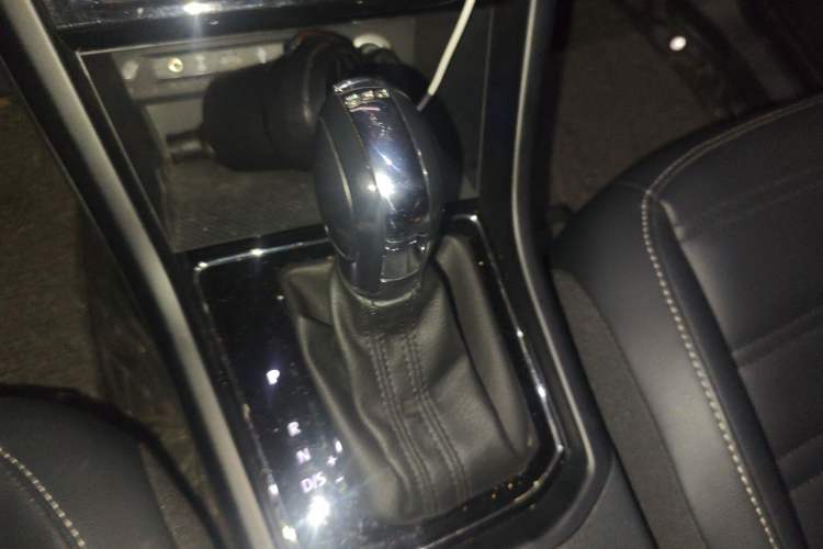 Used Volkswagen Touran 2018 Volkswagen Touran L 280TSI DSG Comfort Edition 7 Seats China V Emission Standard Gear Lever