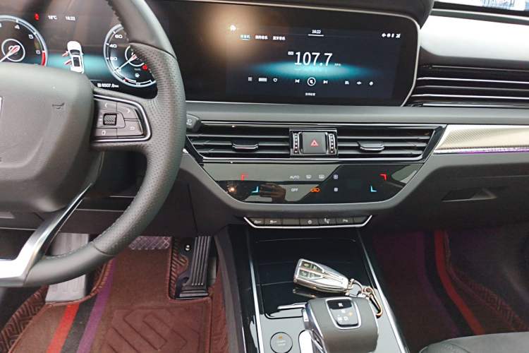 Used Hongqi HS5 2019 2.0T Smart Connect Flagship All-Wheel-Drive Version Audio And AC Panel