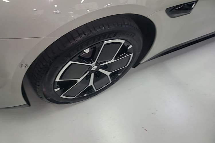 Used Xiaomi Auto SU7 2024 Rear-Drive Long-Range Intelligent Driving Version