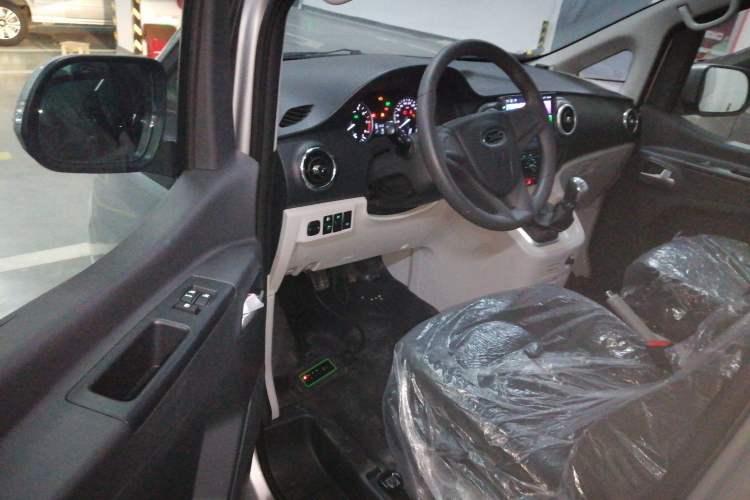 Used JAC Refine M3 2025 PLUS 1.5T Manual Classic Edition 7 Seats
