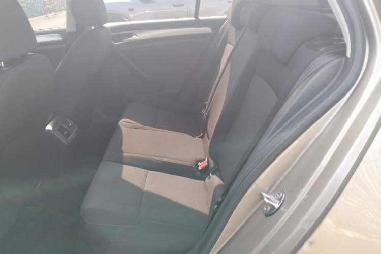 Used Volkswagen Golf 2018 1.6L Automatic Fashion Model